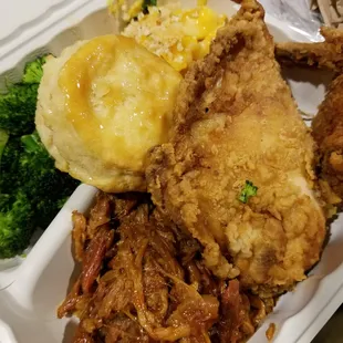 Fried chicken, pulled pork, honey biscuit, mac n' cheese, and broccoli