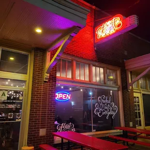 Unassuming exterior hides a fun hipster brew and BBQ place