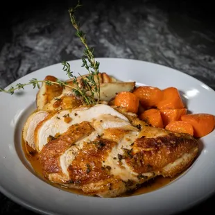 Fire Roasted Eichner's Chicken
with roasted spring potatoes, maple glazed carrots, and lemon herbed au jus