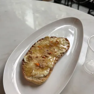 Brie toast