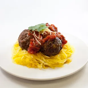 a plate of spaghetti and meatballs