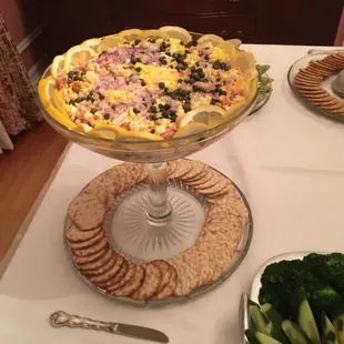 ows a platter of food on a table