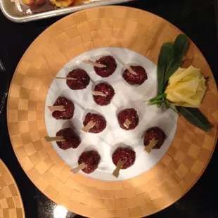 ows a variety of foods