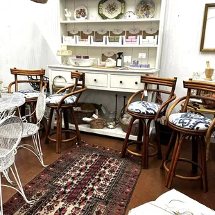 A meticulous collector who carefully curates unique finds, selecting only the items that she loves and knows you will too.