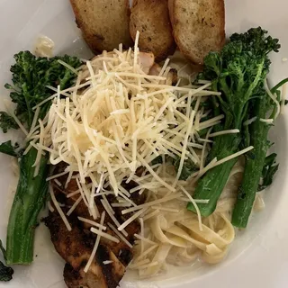 Chicken Fettuccine Alfredo Dinner