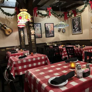 sushi and sashimi, interior