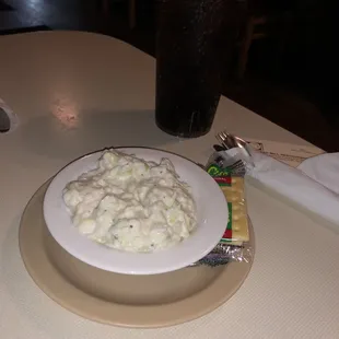 Coleslaw with crackers.