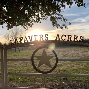 a gate with a sign that says beaver&apos;s acres