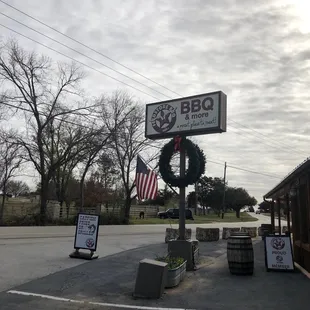 the outside of a restaurant