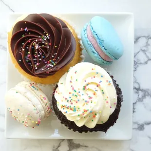 Cupcakes and macarons