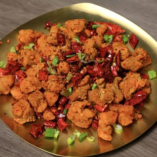 saute diced chicken with hot peppers 辣子鸡丁 라즈지