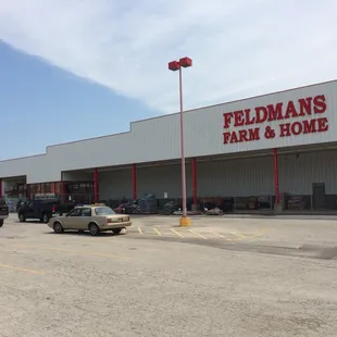FELDMANS Farm & Home
