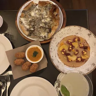 Pizzetta Tartufata Tuna Carpaccio  Arancini Riviera (cocktail)