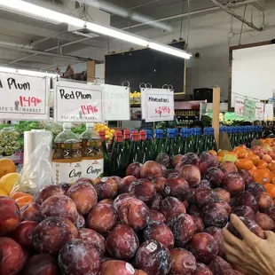 Prices of plums and mandarins