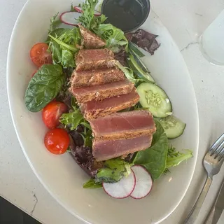 Seared Tuna Salad