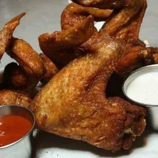 fried chicken wings and dipping sauce