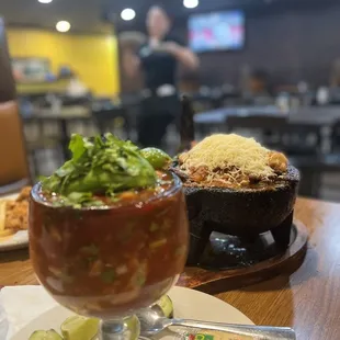 Coctel and 2 item molcajete