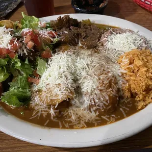 Fello&apos;s Beef Special-taco, enchilada, chili relleno, shredded beef with refried beans and rice.