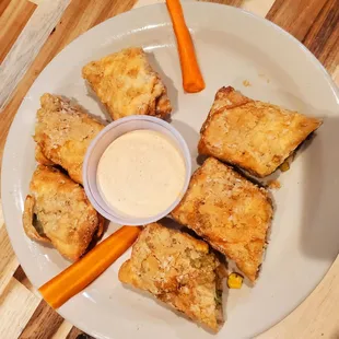 Avocado egg rolls