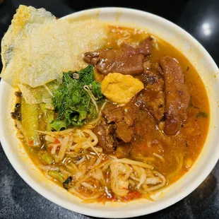 / Pork Knuckle Spicy Snails Rice Noodle Soup