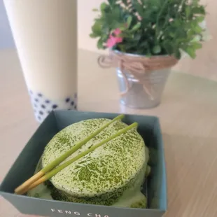Rose Oolong Milk Tea &amp; Matcha Love Desert