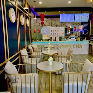 This section reminds me of being on the Royal Caribbean near their windows w/ high tea.