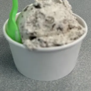 Vegan cookies and cream
