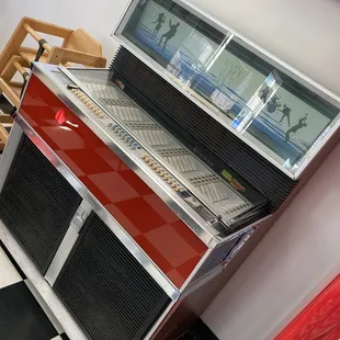It has that jukebox lean!