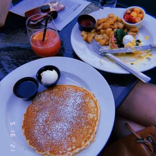 Side ($5) pancake, eggs Florentine Benedict, slushy