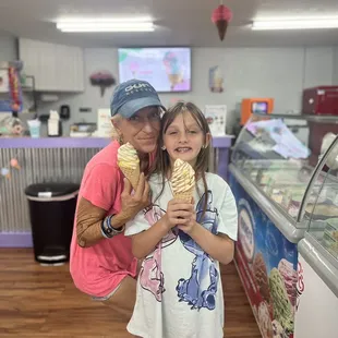 MeMe &amp; Emma Rocking The Flavor Burst Ice Cream