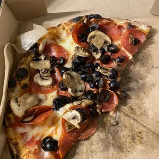 FergE with added black olives and mushrooms