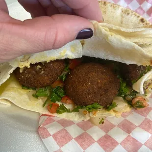 Amazing falafel pita pocket!!