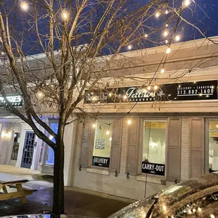 the outside of the restaurant