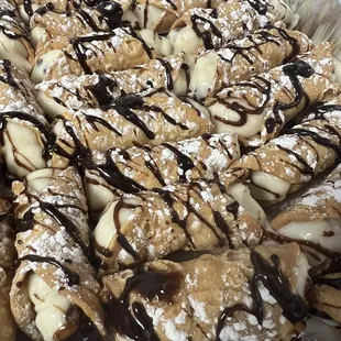 Cannolis!