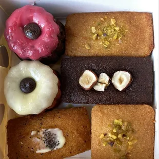 Assorted tea cakes 1g net carbs