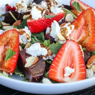 Beet Salad

beet / arugula / strawberry / goat cheese / sprouted almonds / house balsamic vinaigrette