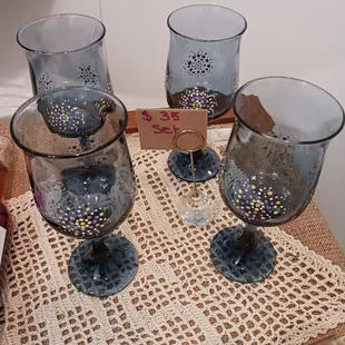 dotted wine glass set