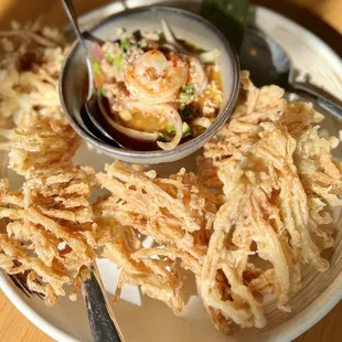 Yum hed tod (crispy mushrooms salad)