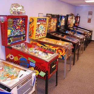 Old &amp; New Pinball Machines on Free - Unlimited play for one entry fee