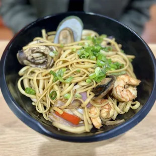 Tallarin saltado de mariscos was ok