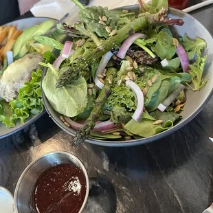 Dinner salad with grilled Asparagus