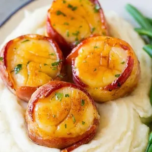 a plate of mashed potatoes and green beans