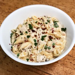 Shells Alfredo with Peas and Bacon