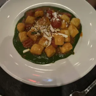 Gnocchi*, Pesto di Pistachio