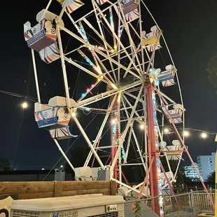 Ferris wheel helps you find this very comfortable place for BBQ.
