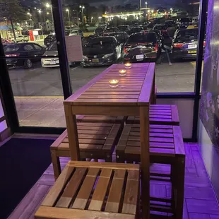 the outside of the restaurant