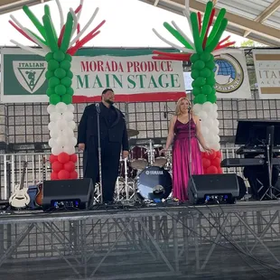 Bianca Orsi and Jose Maldonado singing opera