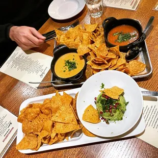 Tres Chiles Queso &amp; salsa with chips and guacamole