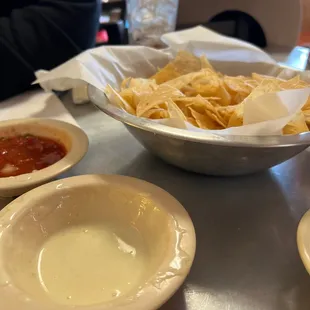 Cheese dip and chips! Good salsa too!