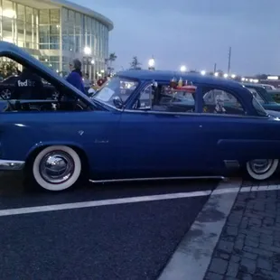 1953 Ford with drive in window tray